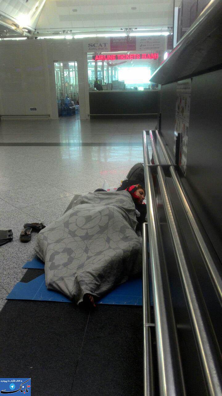 مسافران ایرانی در فرودگاه آتاتورک همچنان در سرگردانی / مسافران ایرانی فرودگاه آتاتورک شرایط روحی و جسمی خوبی ندارند + عکس