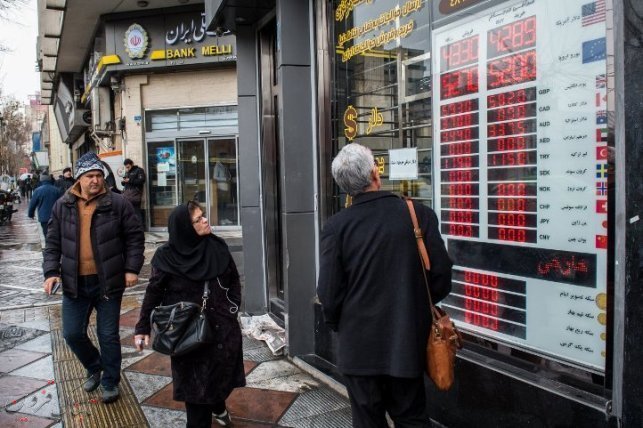 غرق شدن در انتزاع دلار و طلا، اختلاس و آقازاده؛ دنیای کوچک ایرانی