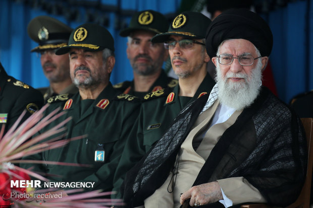 ملت ایران از اخم آمریکا نهراسید و آن را به عقب‌نشینی و شکست کشاند