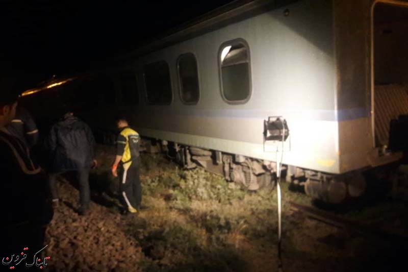 واگن های حادثه دیده قطار زنجان-تهران به قزوین منتقل شدند