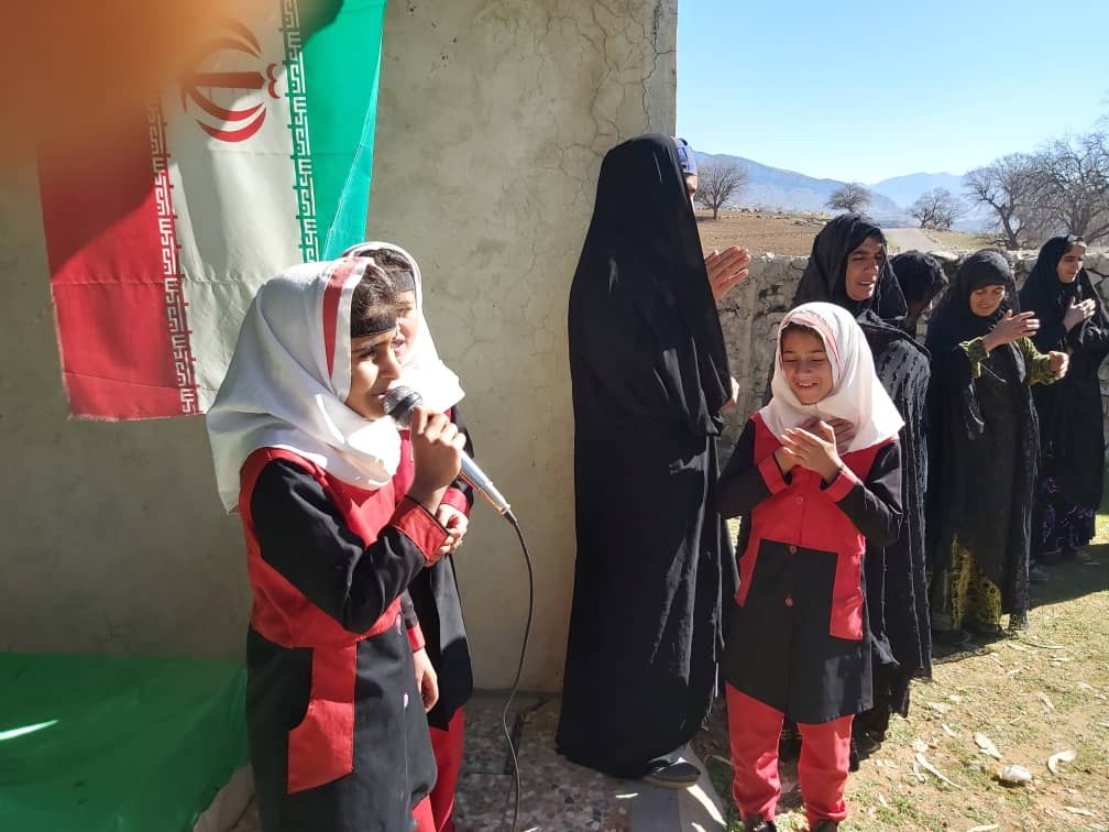 مراسم یادبود سردار سلیمانی توسط معلم و ۸ دانش آموز روستای گرداب لنده/رونمایی از تابلوی سردار دلها+تصاویر