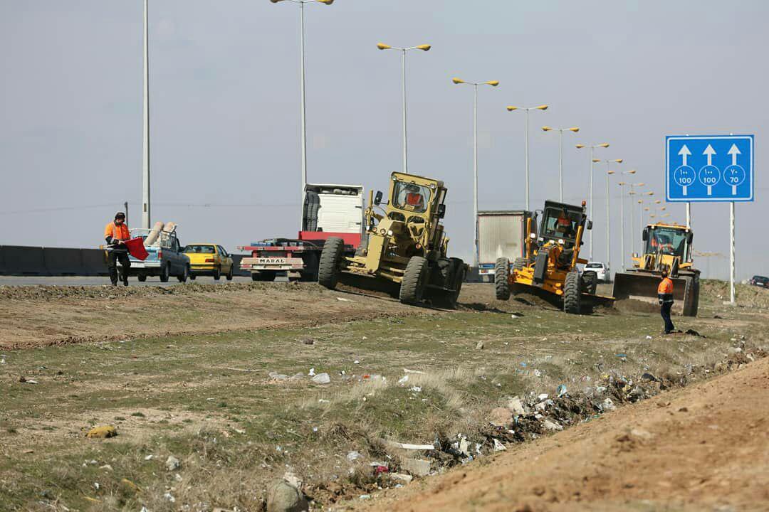 تسطیح و پاکسازی و رگلاژ 13.4 میلیون متر مربع از شانه راه‌های استان قزوین
