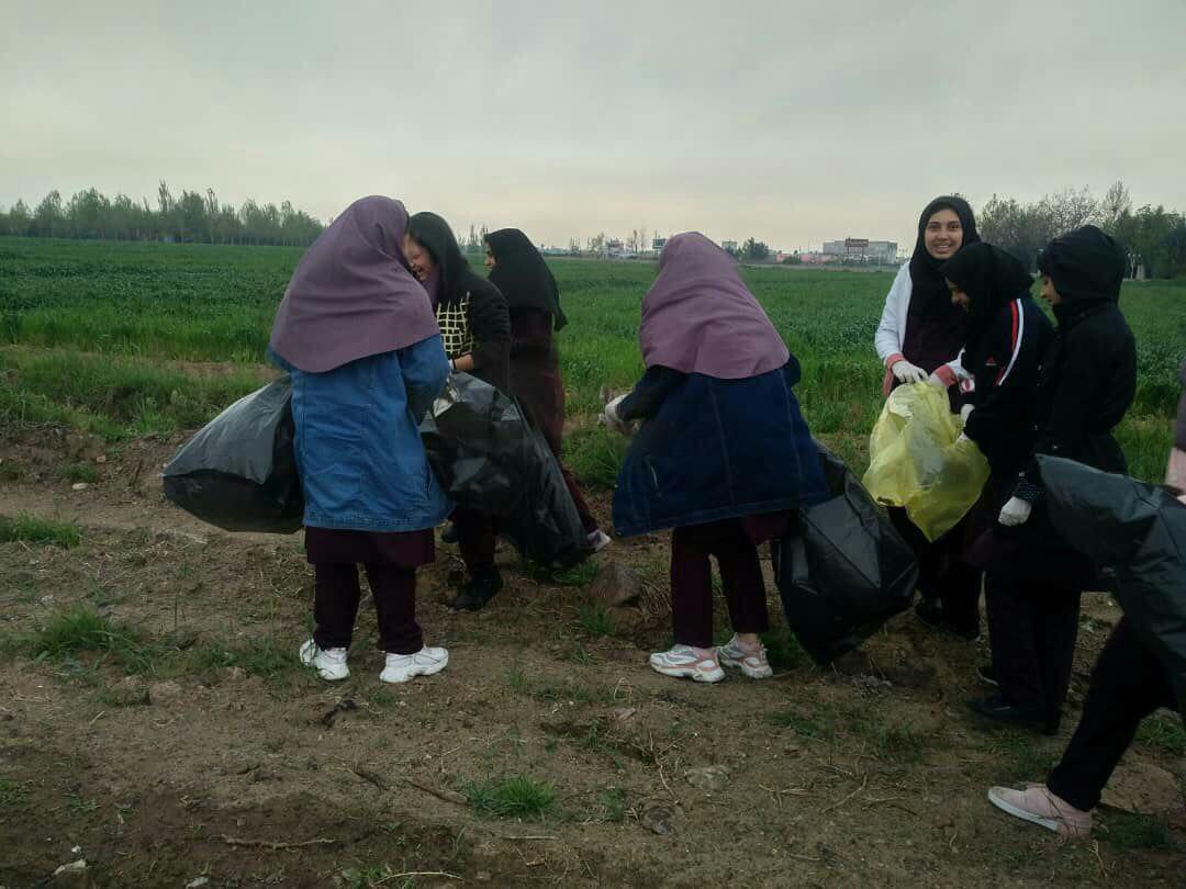 پاسداشت روز زمین پاک در مدارس استان قزوین