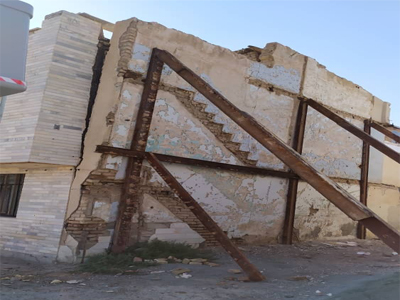 دیوار نامناسب خیابان مجاهد امروز رفع خطر شد
